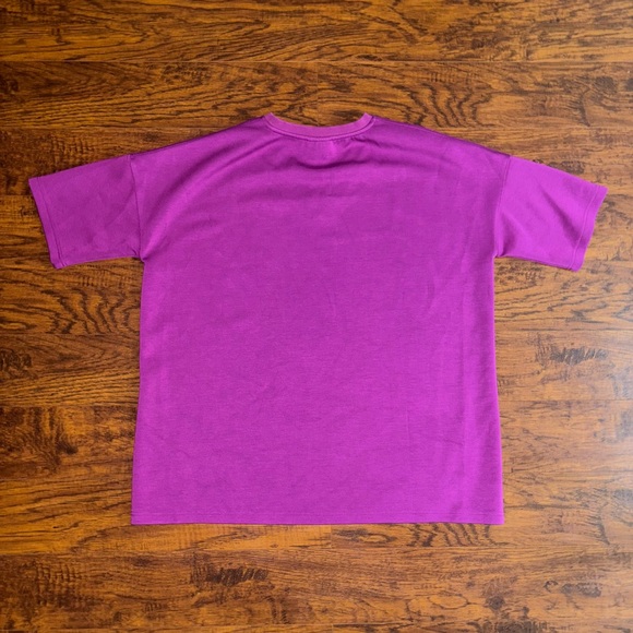 SSYS The Label Magenta V-Neck Tee Lightweight Soft Women’s Top - Picture 5 of 6